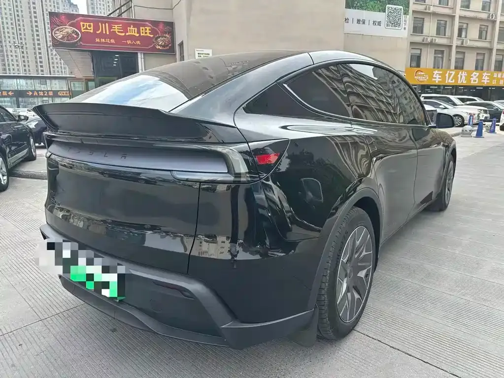 Tesla Model Y L — фото 4
