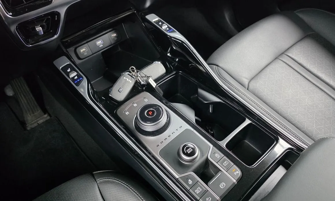 Kia Sorento — фото 9