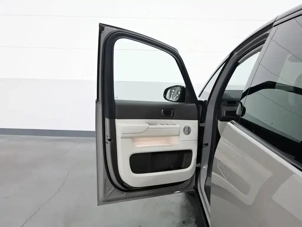 Li Auto MEGA — фото 6