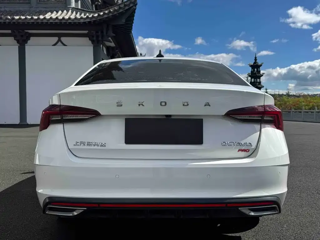 Skoda Octavia — фото 2