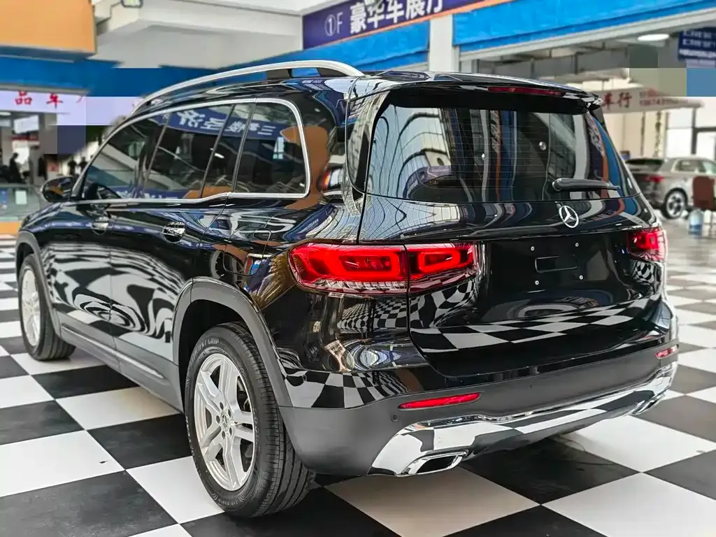 Mercedes-Benz GLB — фото 10