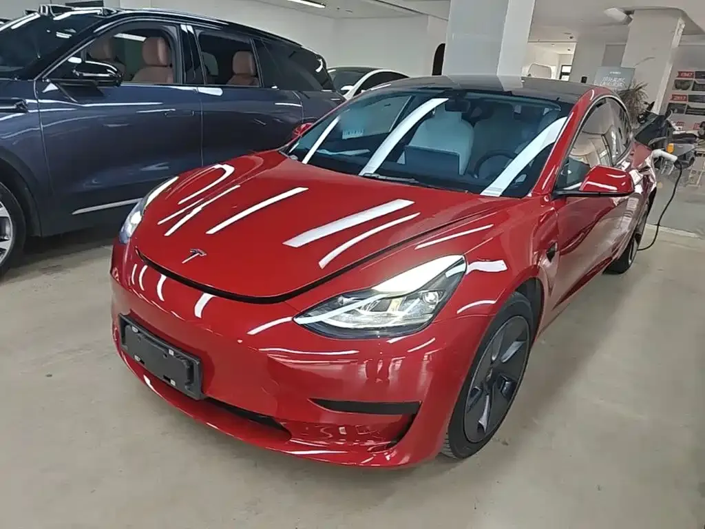 Tesla Model 3 — фото 1