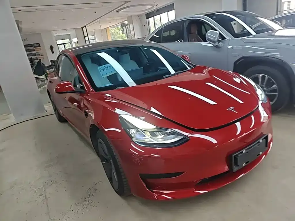 Tesla Model 3 — фото 9