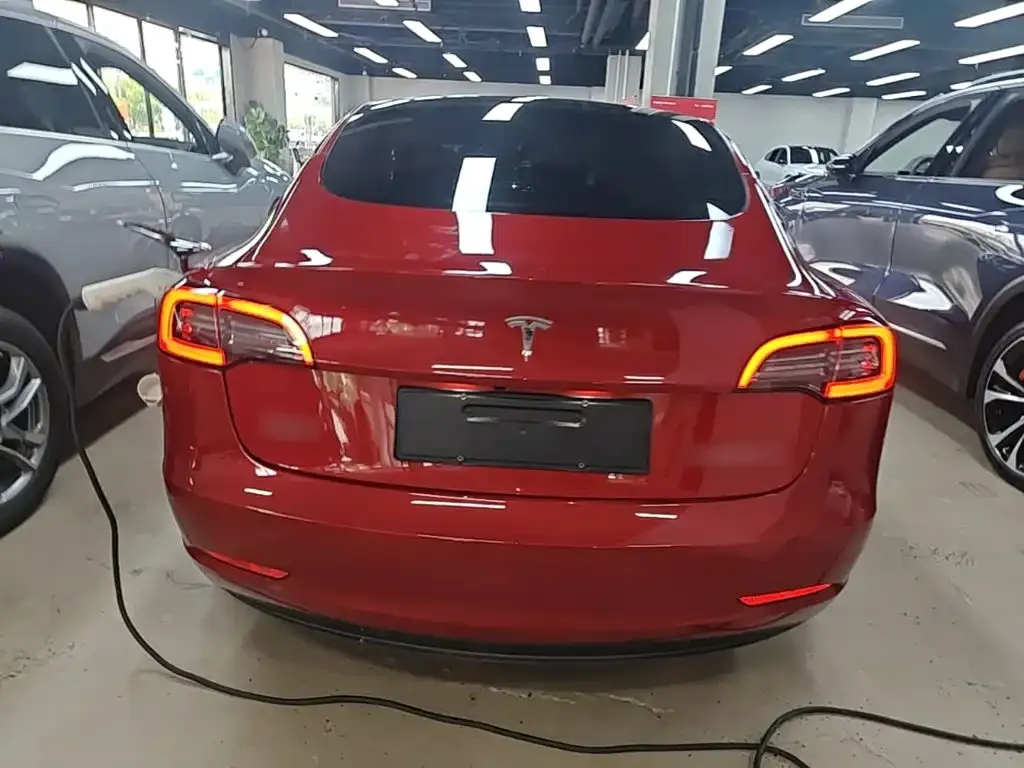 Tesla Model 3 — фото 5