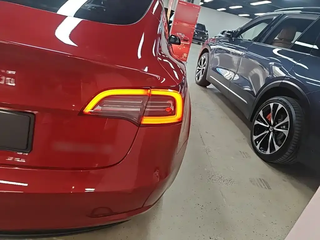 Tesla Model 3 — фото 4