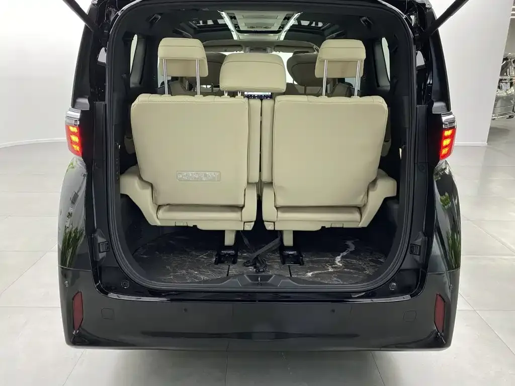Toyota Alphard — фото 5