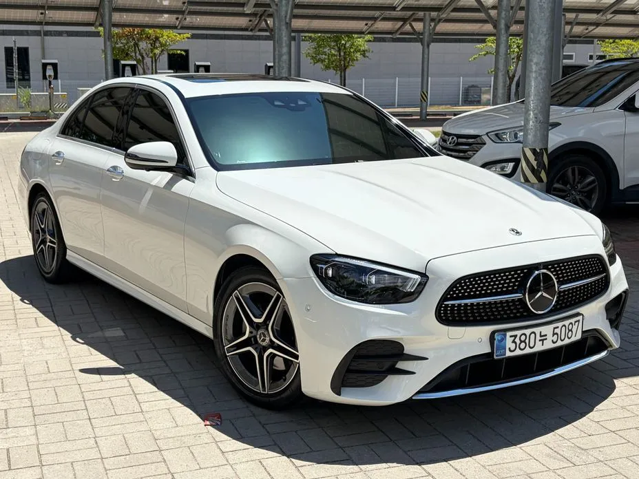 Mercedes-Benz E-Class — фото 1