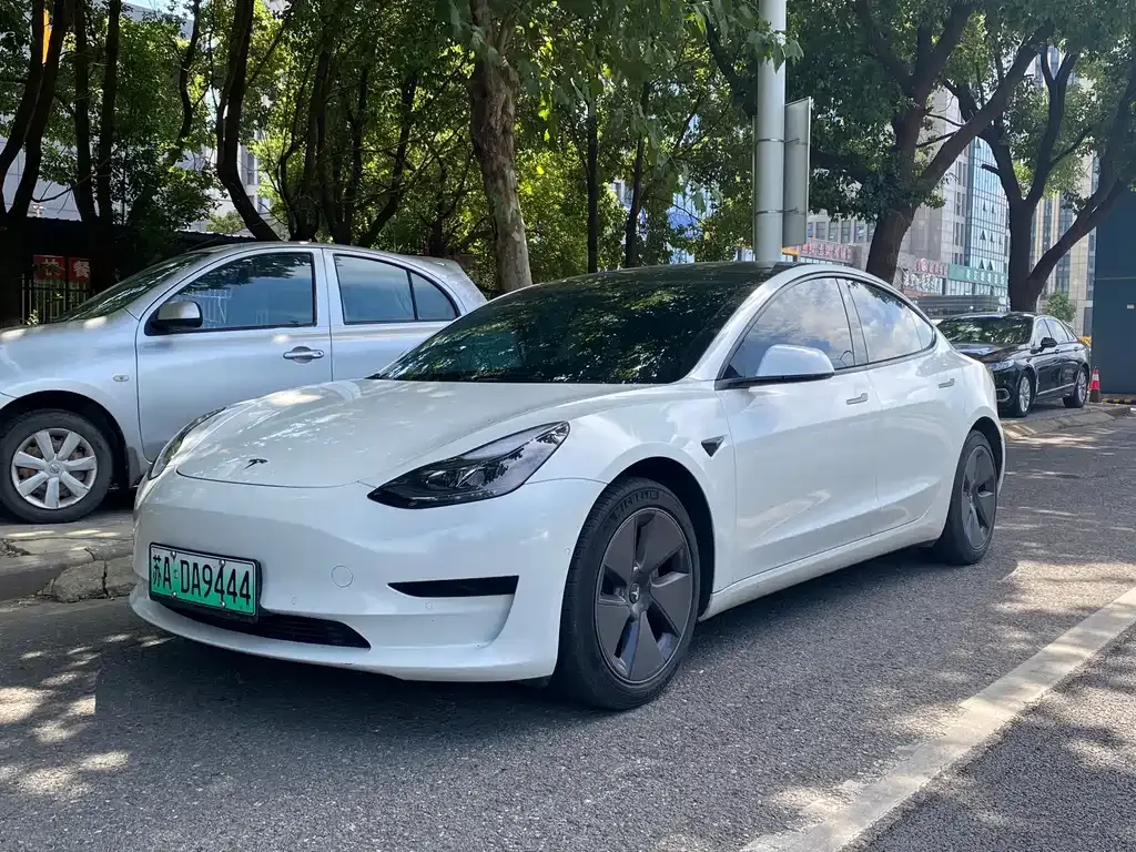 Tesla Model 3 — фото 9