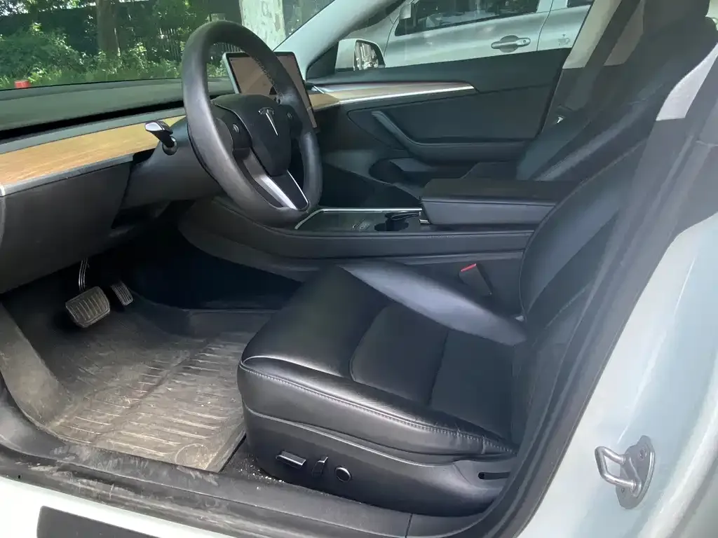 Tesla Model 3 — фото 10