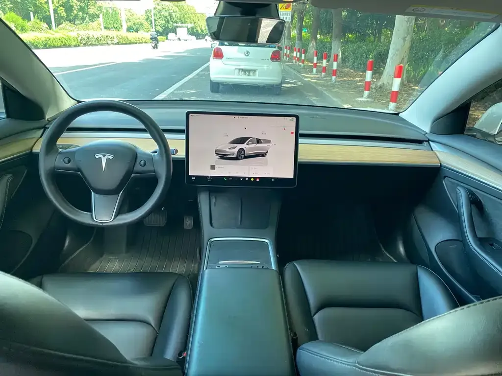 Tesla Model 3 — фото 4