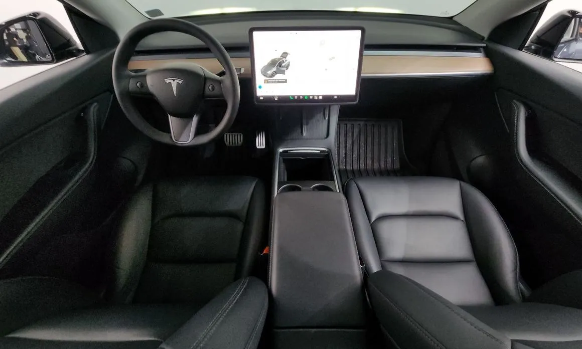 Tesla Model Y — фото 6