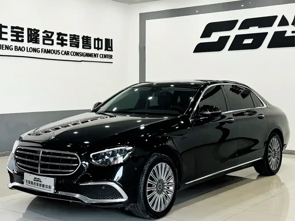 Mercedes-Benz E-Class — фото 1