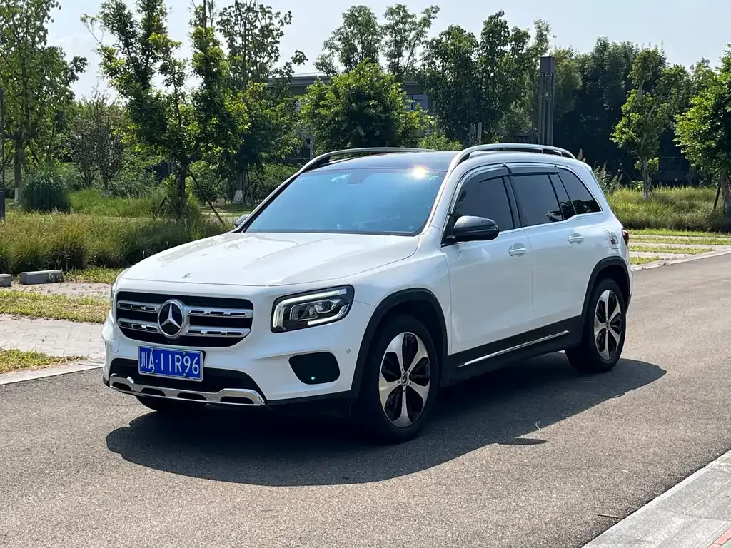 Mercedes-Benz GLB — фото 1
