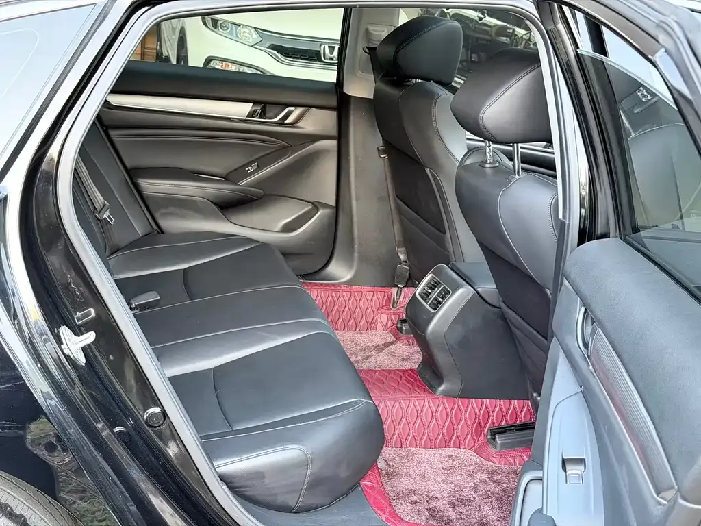 Honda Accord — фото 10