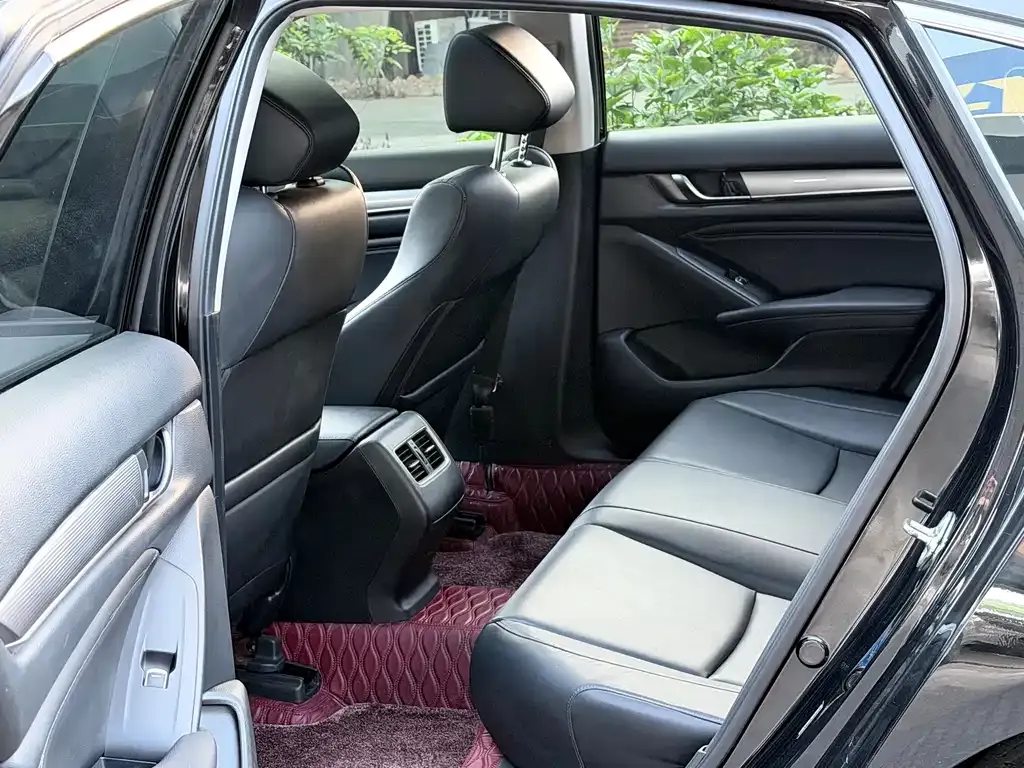 Honda Accord — фото 6