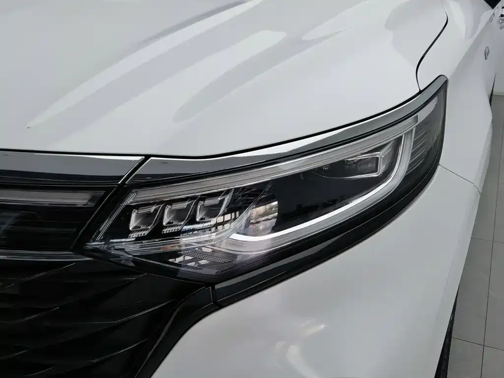 Roewe iMAX8 — фото 8