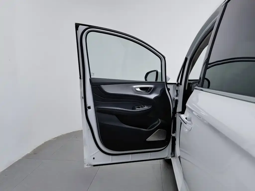 Roewe iMAX8 — фото 9
