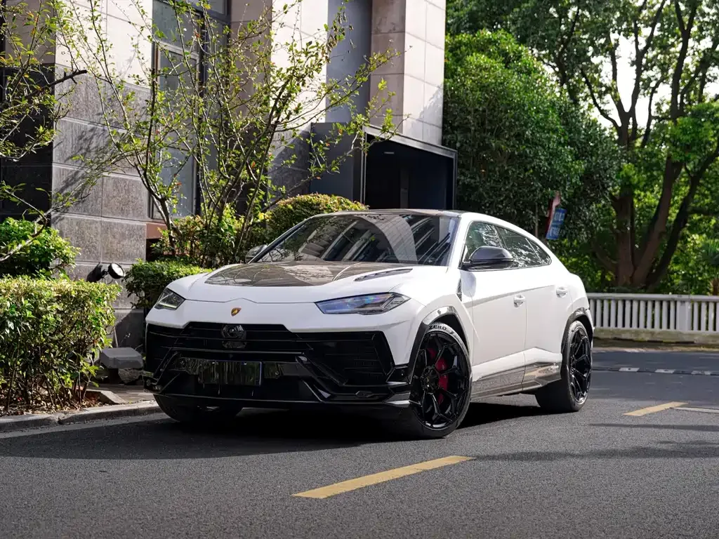 Lamborghini Urus — фото 1