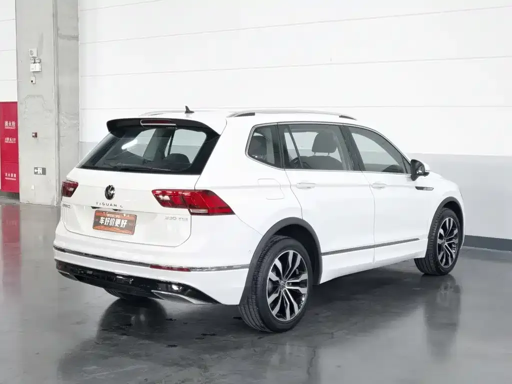 Volkswagen Tiguan L — фото 2