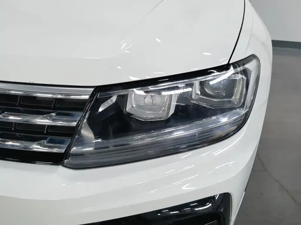 Volkswagen Tiguan L — фото 7