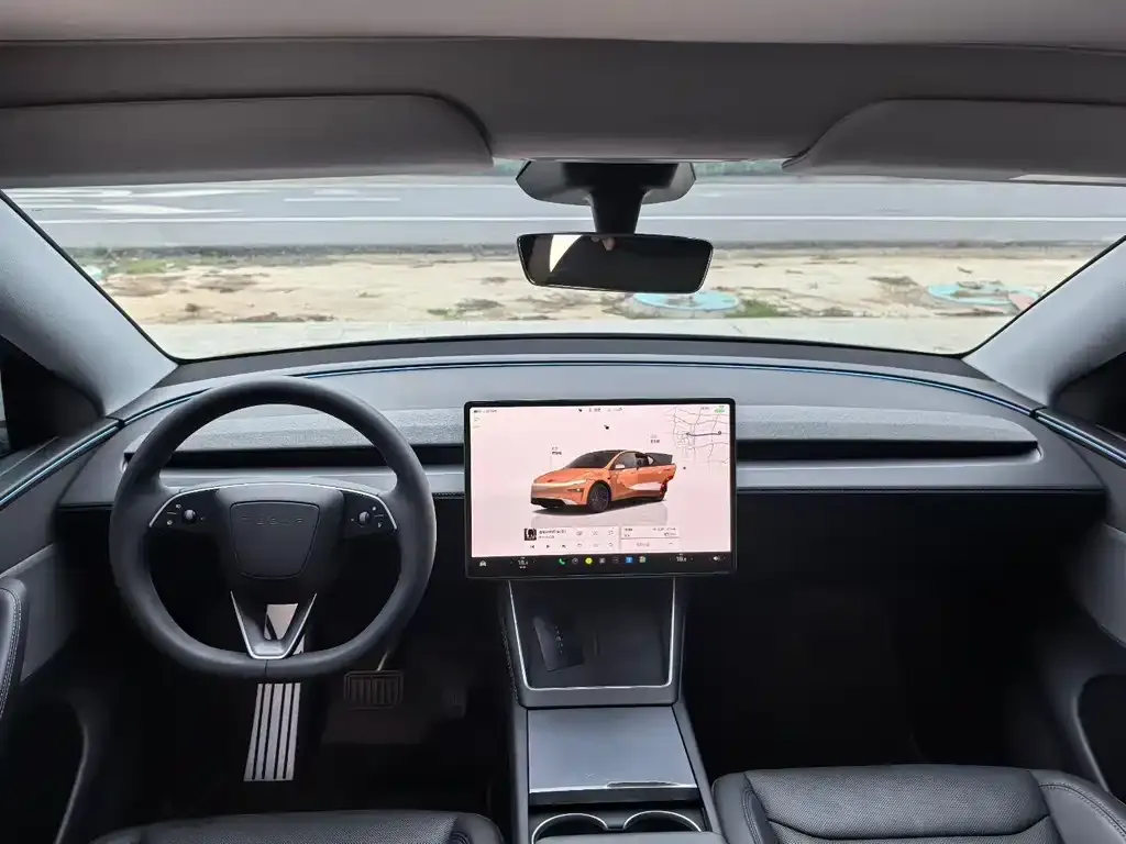 Tesla Model Y — фото 8