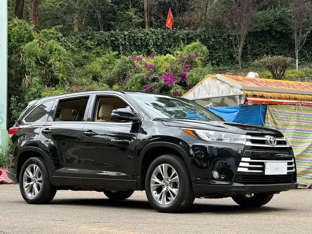 Toyota Highlander — фото 9