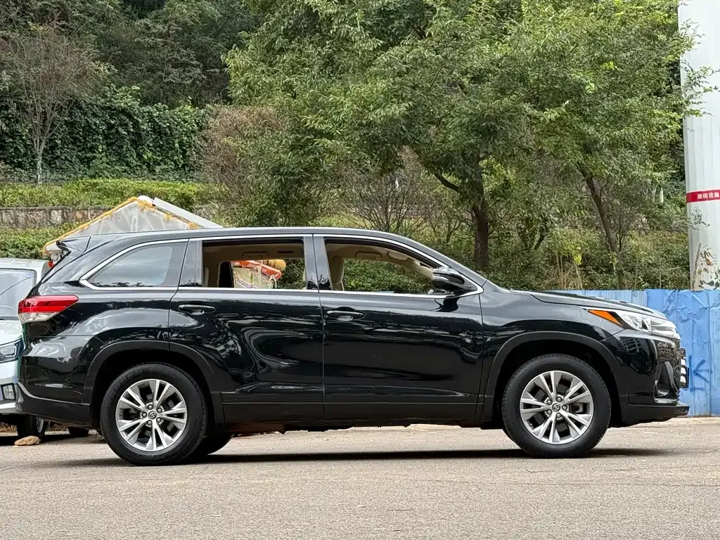 Toyota Highlander — фото 6