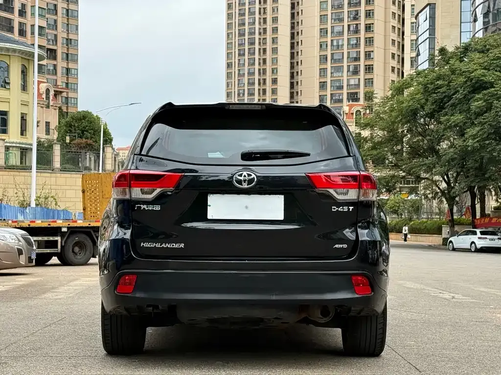 Toyota Highlander — фото 10