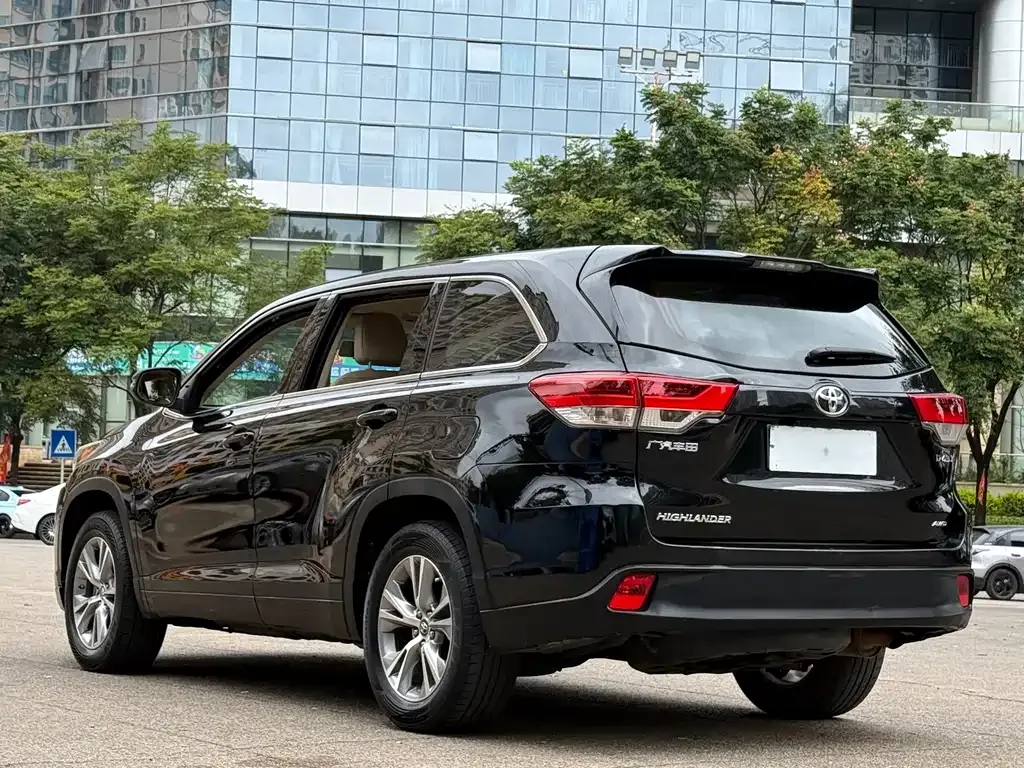 Toyota Highlander — фото 3