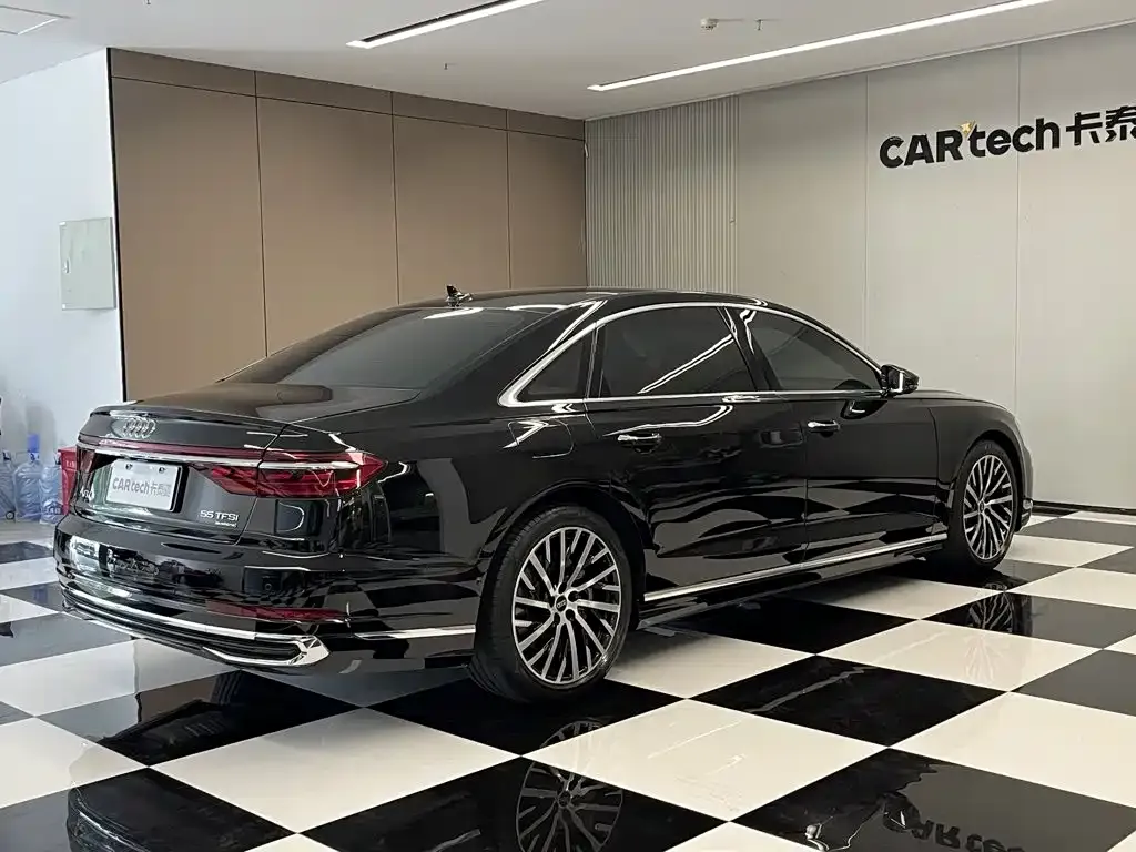 Audi A8 — фото 2