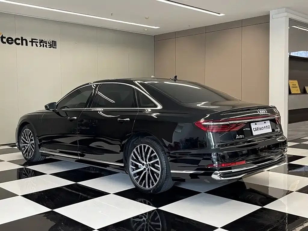Audi A8 — фото 7