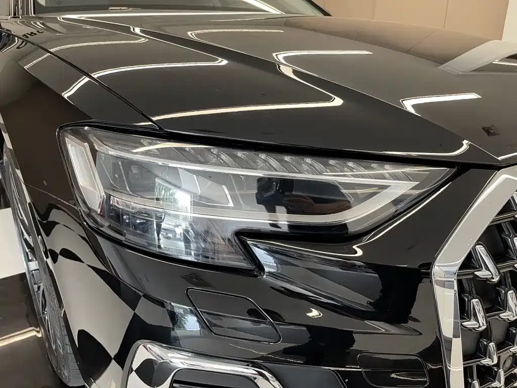Audi A8 — фото 9