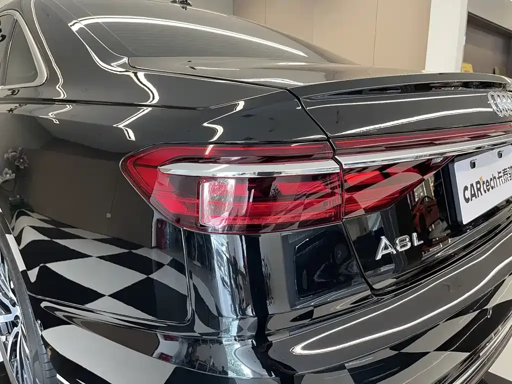 Audi A8 — фото 3