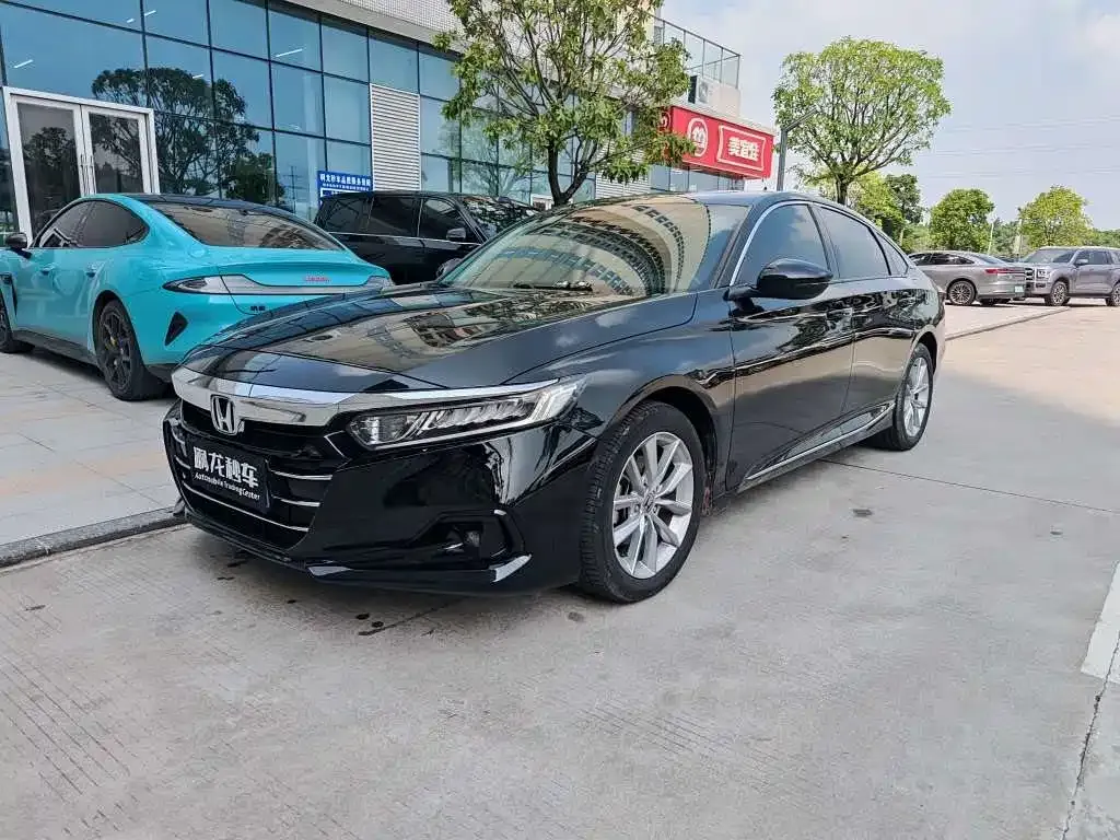 Honda Accord — фото 1