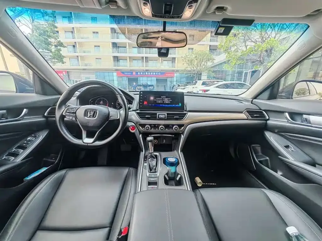 Honda Accord — фото 8