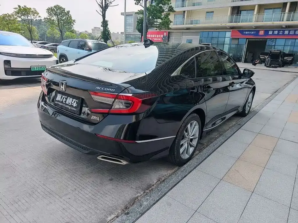 Honda Accord — фото 9