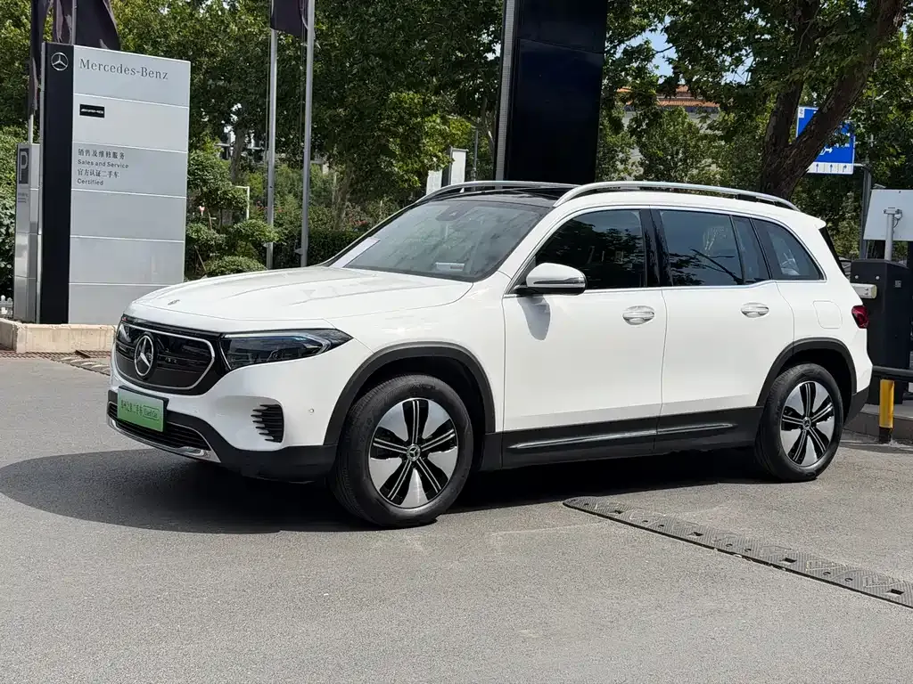Mercedes-Benz EQB — фото 1