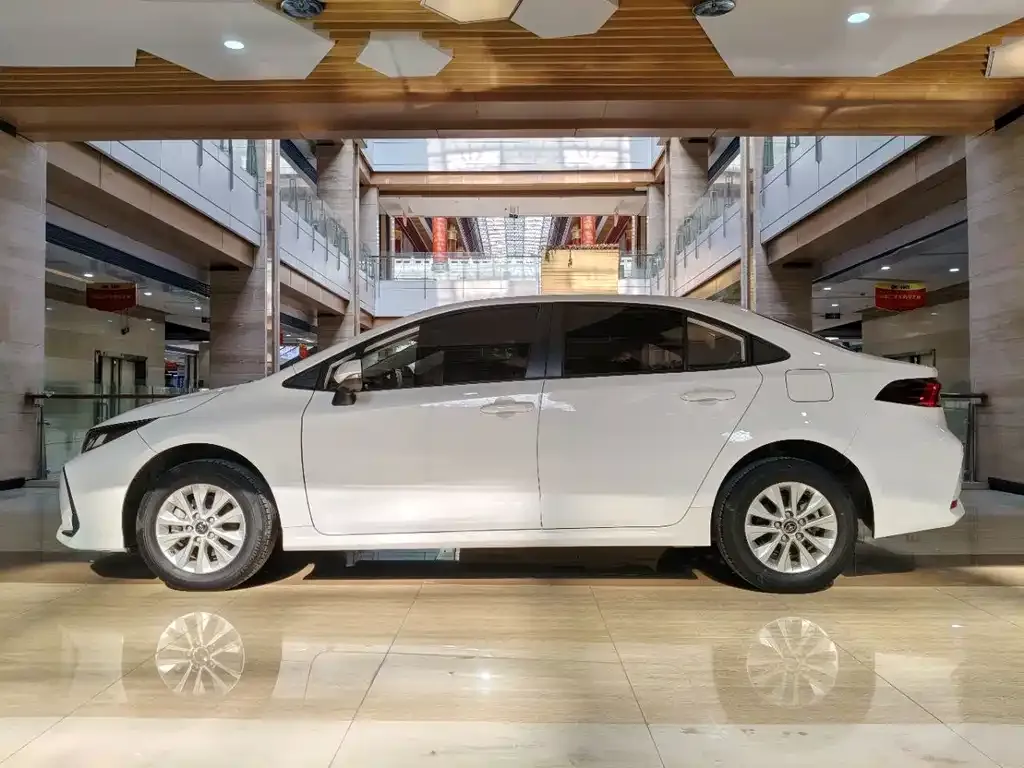 Toyota Corolla — фото 10