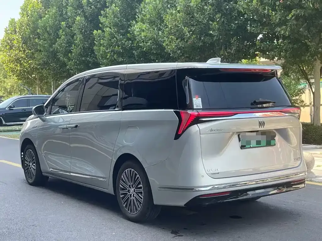 Buick GL8 Hybrid — фото 5