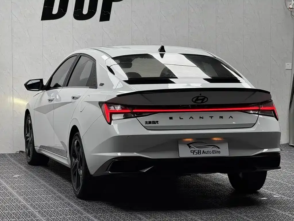 Hyundai Elantra — фото 2