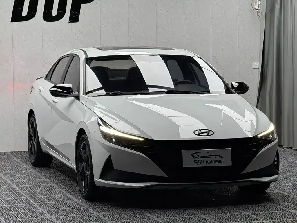 Hyundai Elantra — фото 5