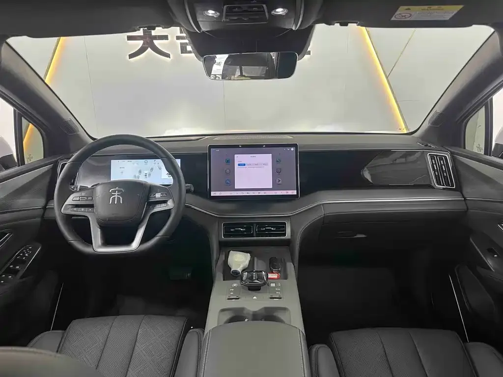 BYD L DM-i — фото 8