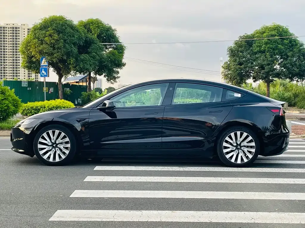 Tesla Model 3 — фото 4