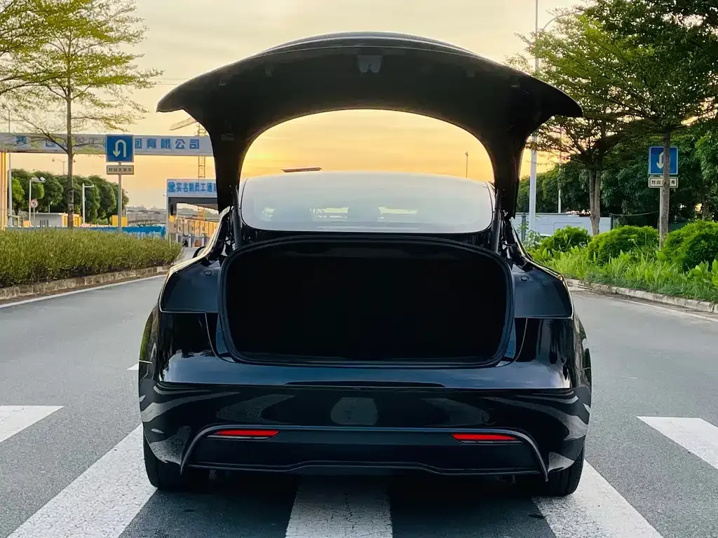 Tesla Model 3 — фото 10