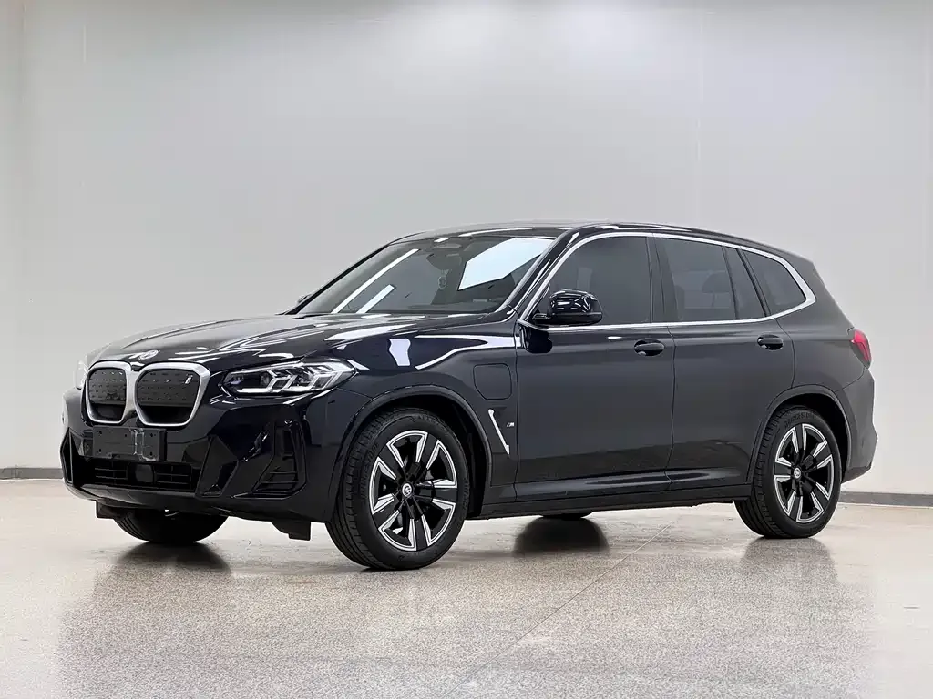 BMW iX3 — фото 1