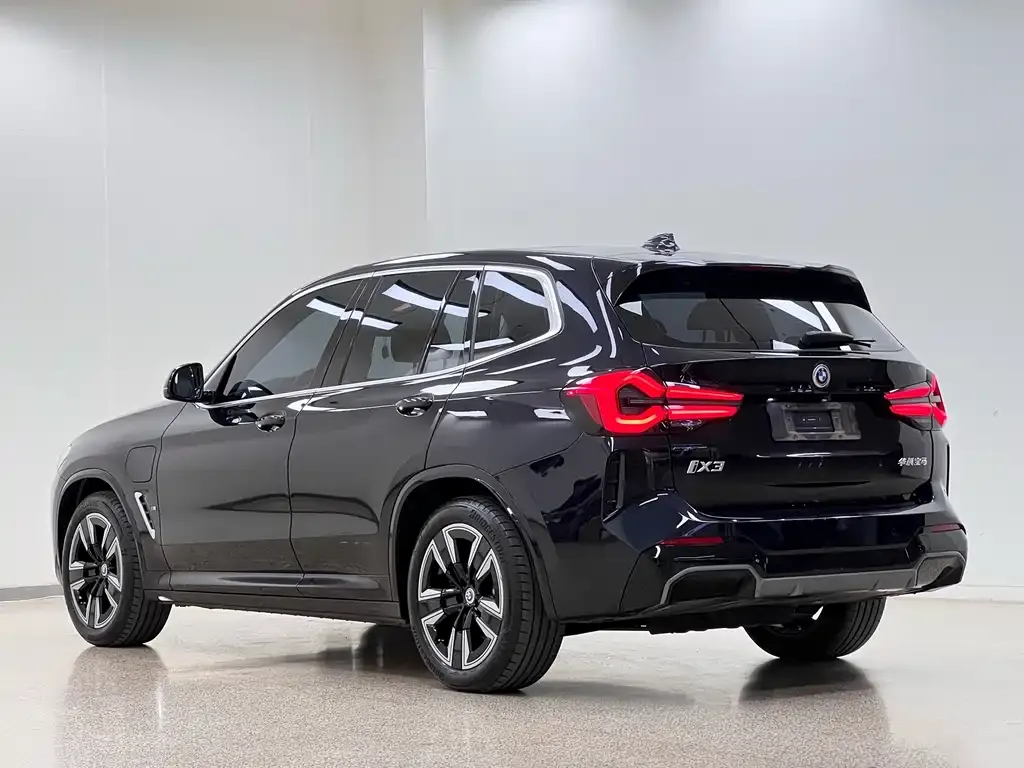 BMW iX3 — фото 9