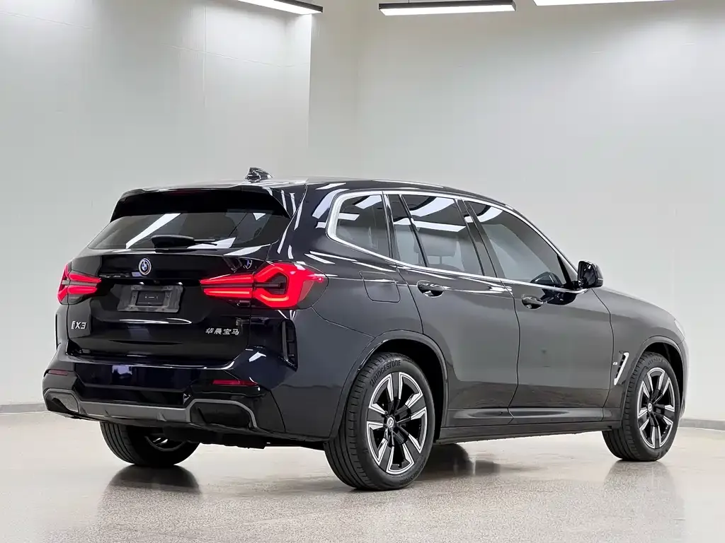 BMW iX3 — фото 4