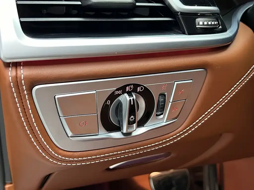 BMW 7 Series — фото 5