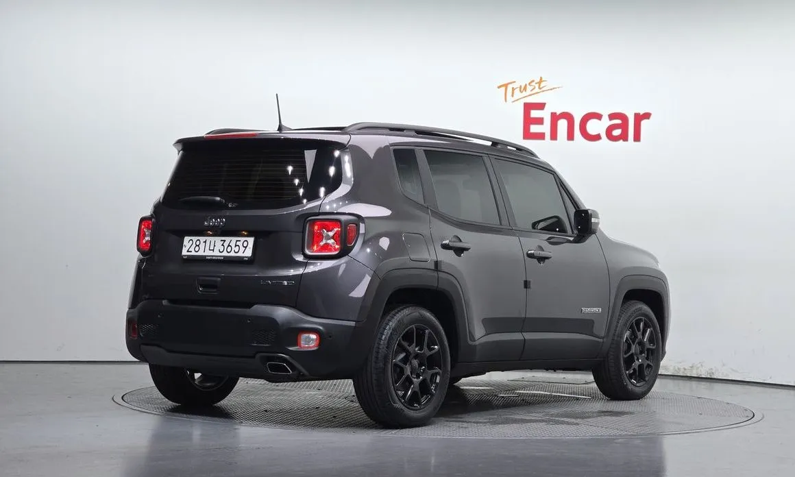 Jeep Renegade — фото 2