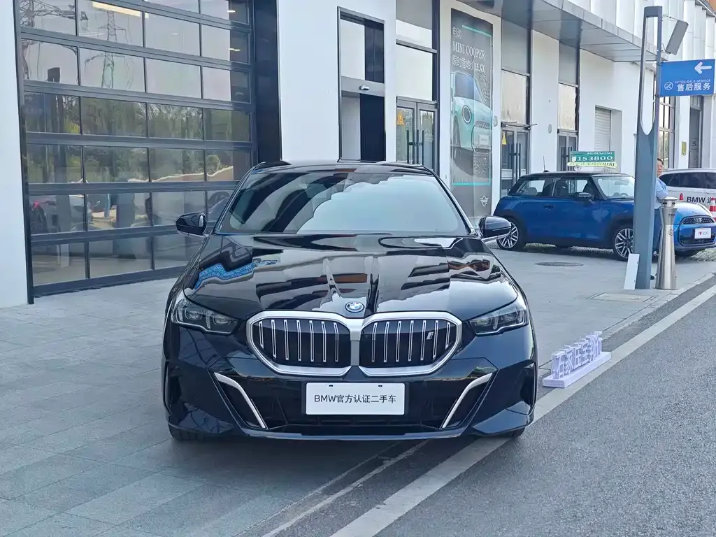 BMW i5 — фото 2